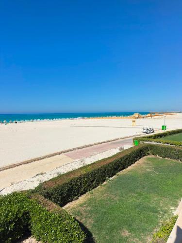 Marina El Alamein Ski Chalet | اول صف على البحر مارينا الساحل الشمالي0 هـ