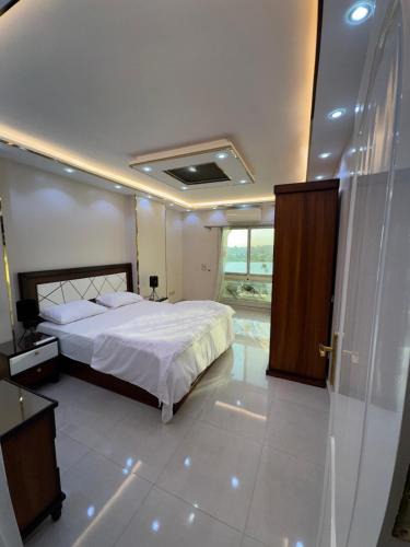 Cairo Apartment | شقة فندقية في كورنيش المعادي على النيل بجوار مستشفى السلام الدولي