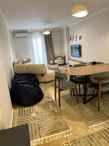 Pyramids Gardens Apartment | شقه مفروشه بالكامل بجوار الاهرامات والمتحف المصري الكبير