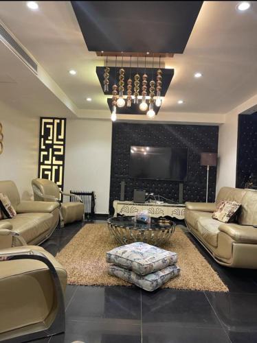 Pyramids Gardens Apartment | فيلا دوبلكس بمدخل خاص