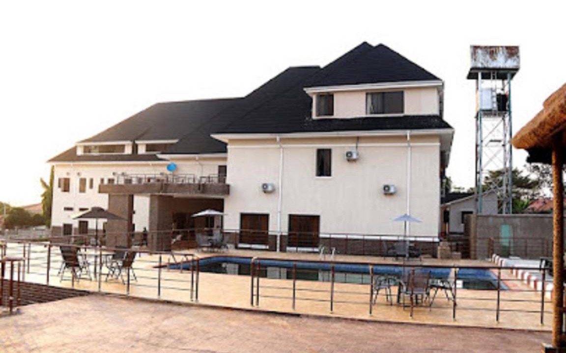 Elu Hotel | 100 m² Hotel ∙ 3 bedrooms ∙ 12 guests