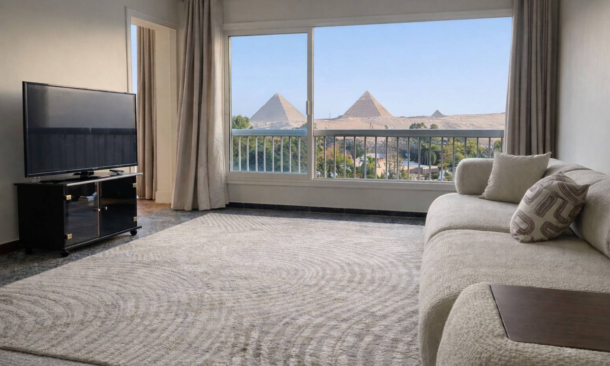 Al Haram Condo | 3 Pyramids + Grand Egyptian Museum +Roof Top | 3BR