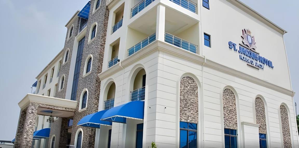 Akure Hotel | 30 m² Hotel ∙ 4 guests