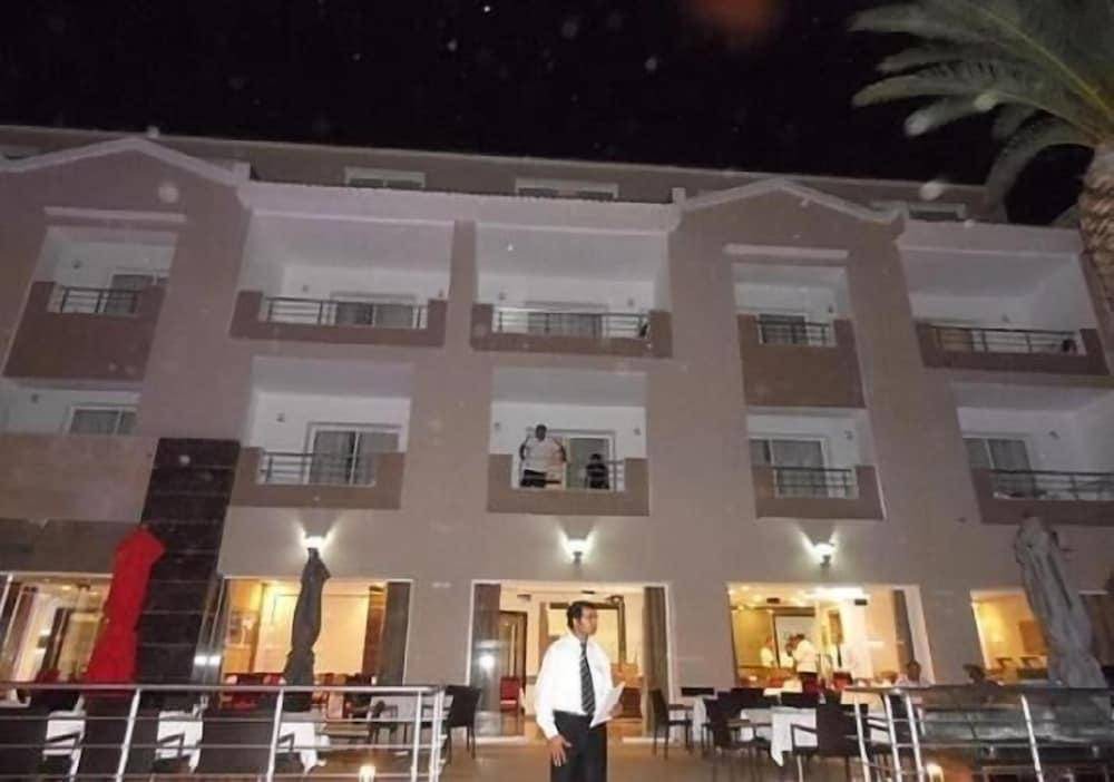 Tabarka Hotel | 70 m² Hotel ∙ 127 guests