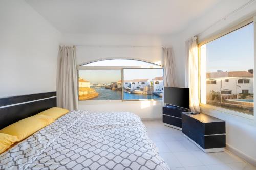 Al Mamsha El Seyahi Bed & Breakfast | Aden Beach - Sea View room in Villa