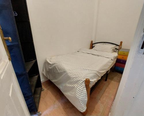 Al-'Atarin House | AL- Mazareta I Alexandria downtown l Economic Bedroom I For Men only I