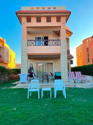 Iking Maryut House | Amazing standalone Villa with 4 master rooms, private Garden, and pool