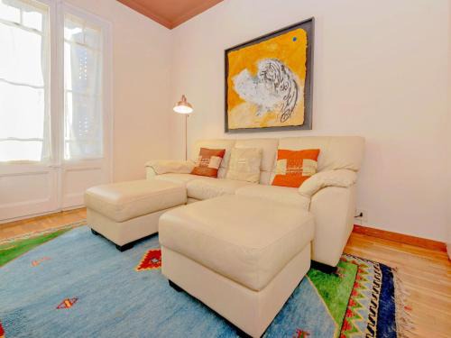La Nova Esquerra de l'Eixample Apartment | Apartment Eixample Esquerre Arago Rocafort by Interhome