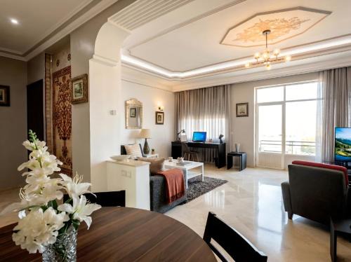 Belvedere Apartment | Appartement chic art-déco central & vue sur le port