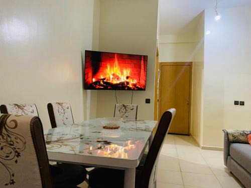 Menara Apartment | Appartement Moderne bien équipée reservation Juste pour les familles est les couples mariés