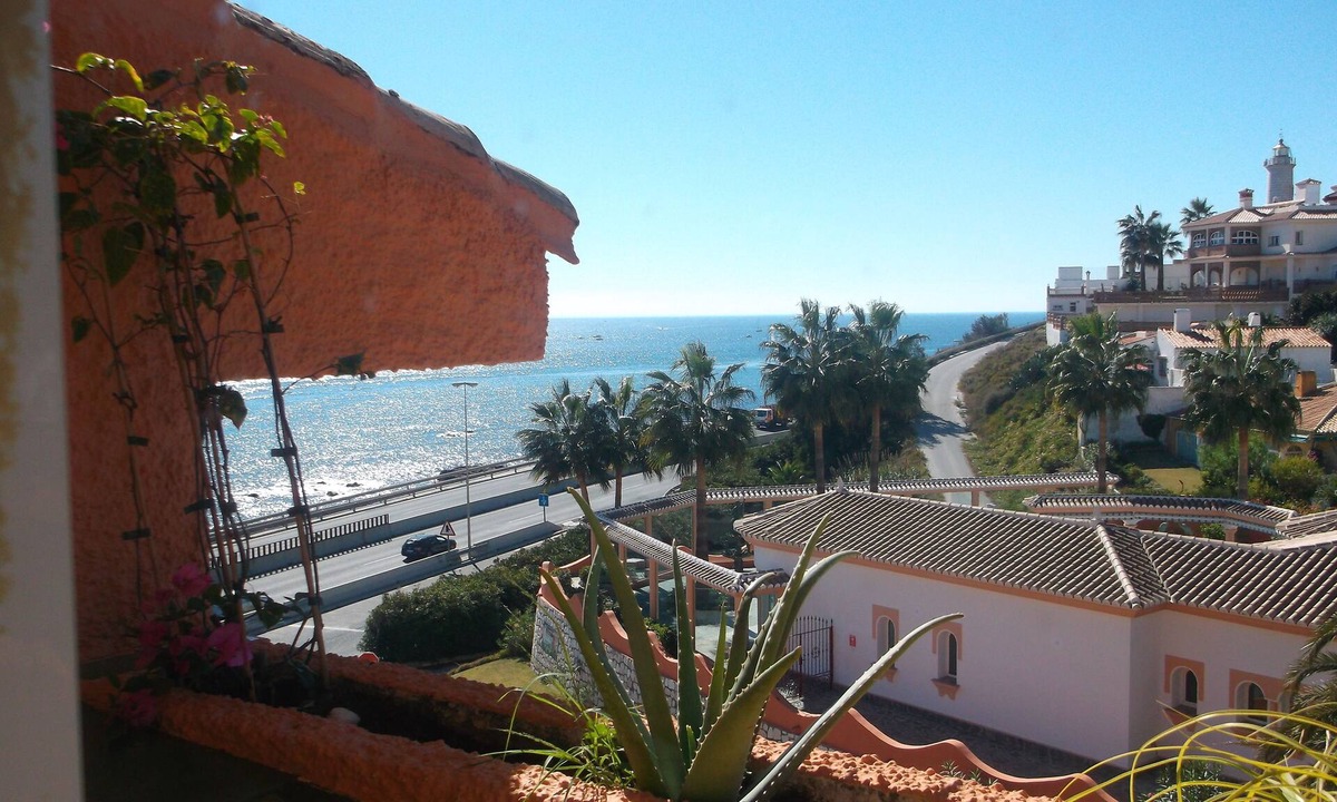 El Faro Apartment | Beachfront apartment with sea views on the Costa del Sol