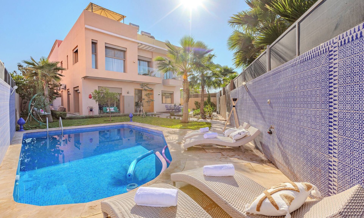 Menara Villa | Beautiful villa with swimming pool near the city center
