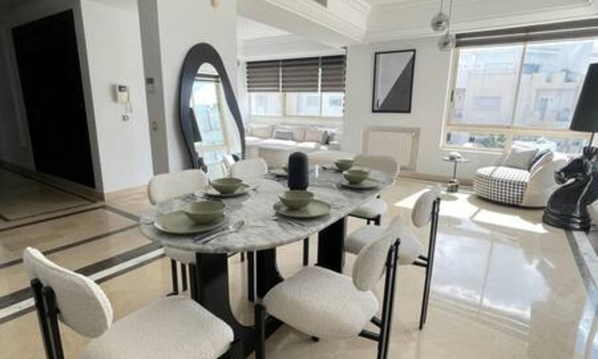 Les Berges Du Lac II Apartment | Black White Modern Spacious