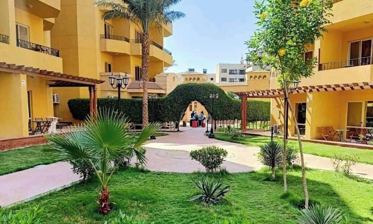 Al Mamsha El Seyahi Apartment | Bright 2-bedroom apartment pool view fully equipped in British Resort