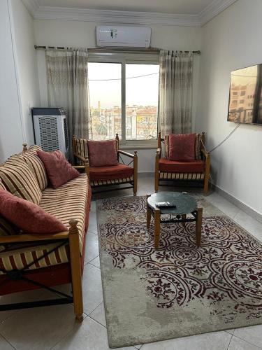 Village Road Apartment | Bright apartment with sea and airport views Mubarak 2