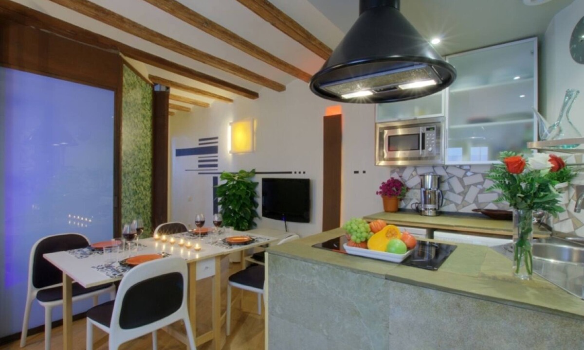 El Raval Apartment | Central apartment 5 min.Ramblas next to the Mercat Sant Antoni.well communi