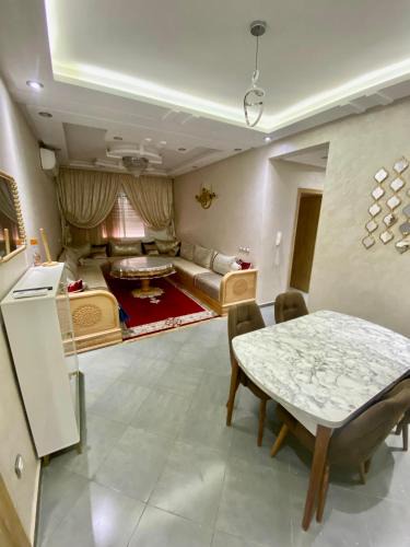 Menara Apartment | Charmante moderne Wohnung in der Nähe des Flughafens