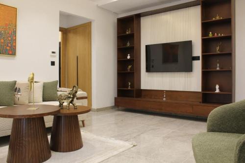 Sidi Daoud Apartment | Charming 2-Bedroom Apartment in Central Tunis with Garden View