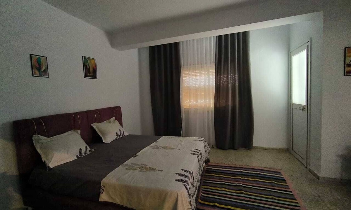 Pic ville Apartment | Charming 3-bedroom Apartment in Cité Habib, Sfax, Tunisia With TV and AC 🌿