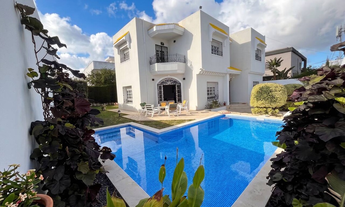 Borj Louzir Apartment | Charming 600m2 villa with large garden and swimming pool