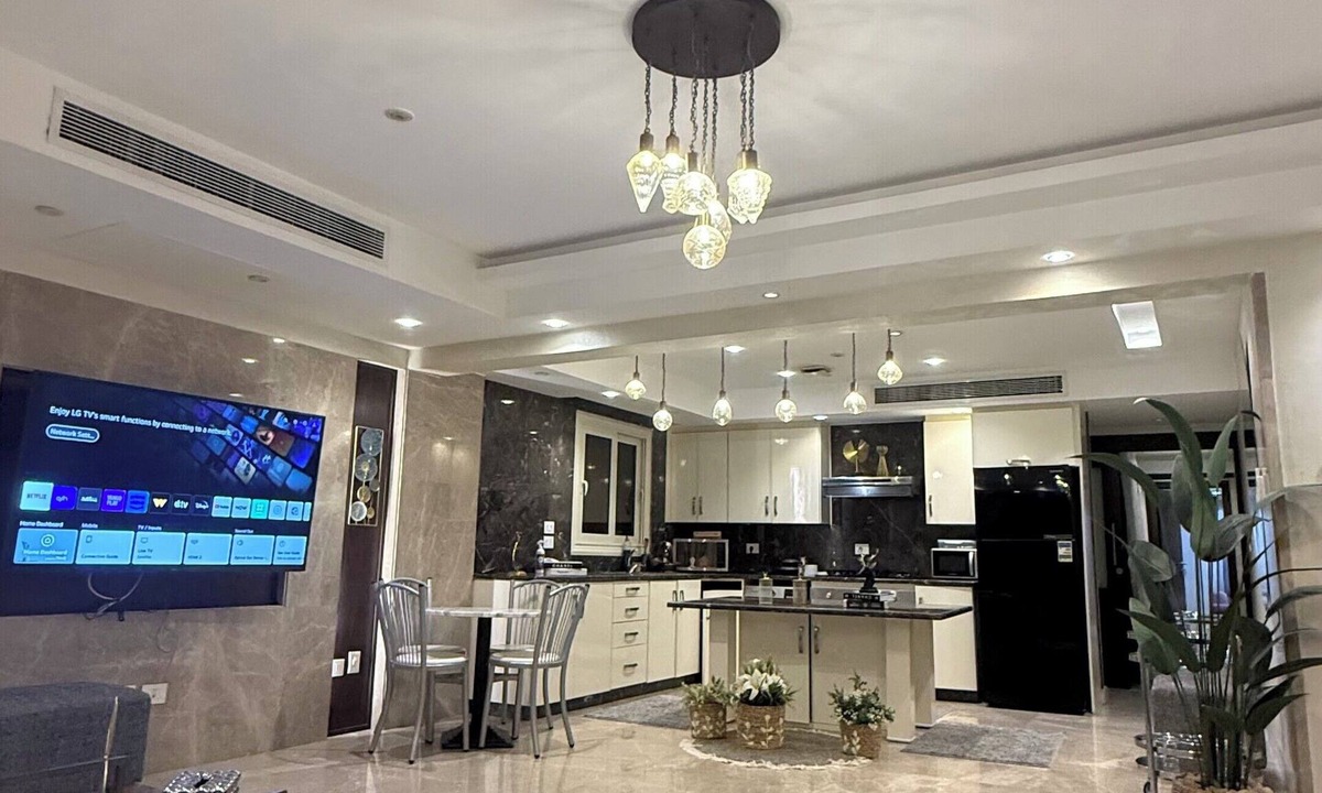 Al Duqqi Apartment | Chic Stays - Luxury 2BR Apt in Downtown Dokki