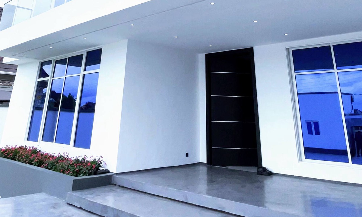 Akure House | Contemporary 4 Bedroom Villa with VR Room and Fast Starlink 250Mbps Internet