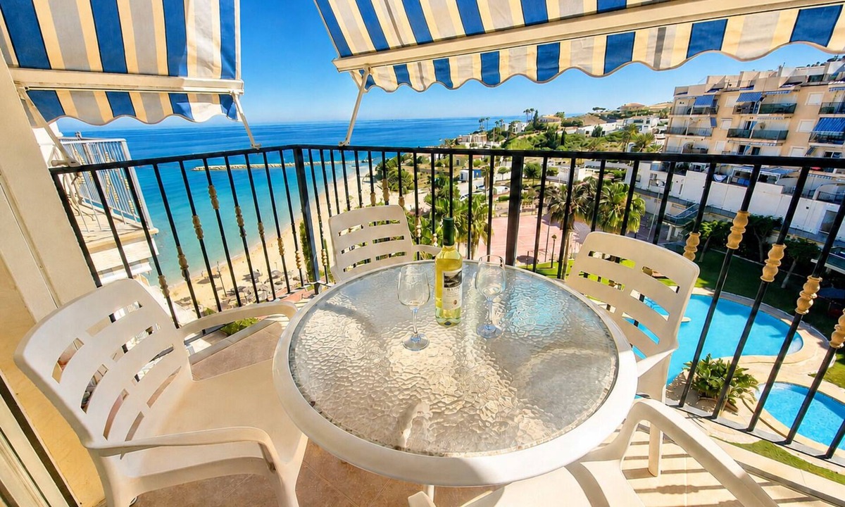 Coveta Fuma Apartment | Costa Blanca, Right on the Beach. With private sun terrace, Beautiful resort