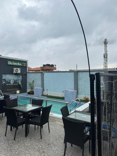 Ibadan Hotel | Dee Rocket Hotel & Lounge
