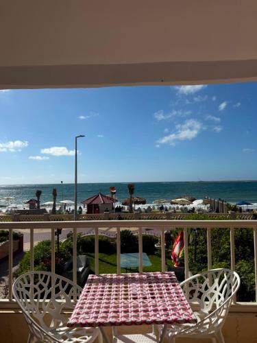 Al-Muntazah Apartment | Direct Beachfront - Sea View 4 bed rooms