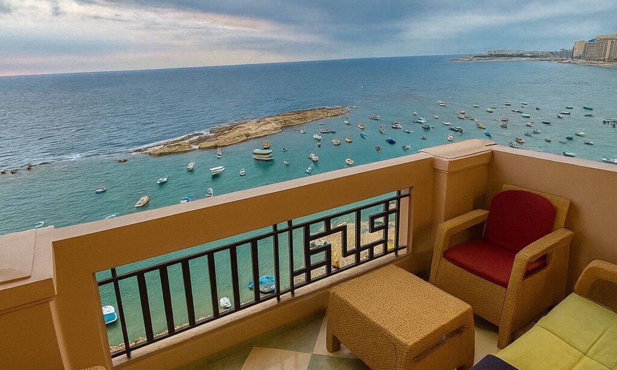 Al-Muntazah Apartment | Downtown Entire Sea view 3 bedroom apartment