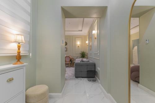 As-Sayidah Zaynab Apartment | Elegant Stay Balcony Views Rosa Palace