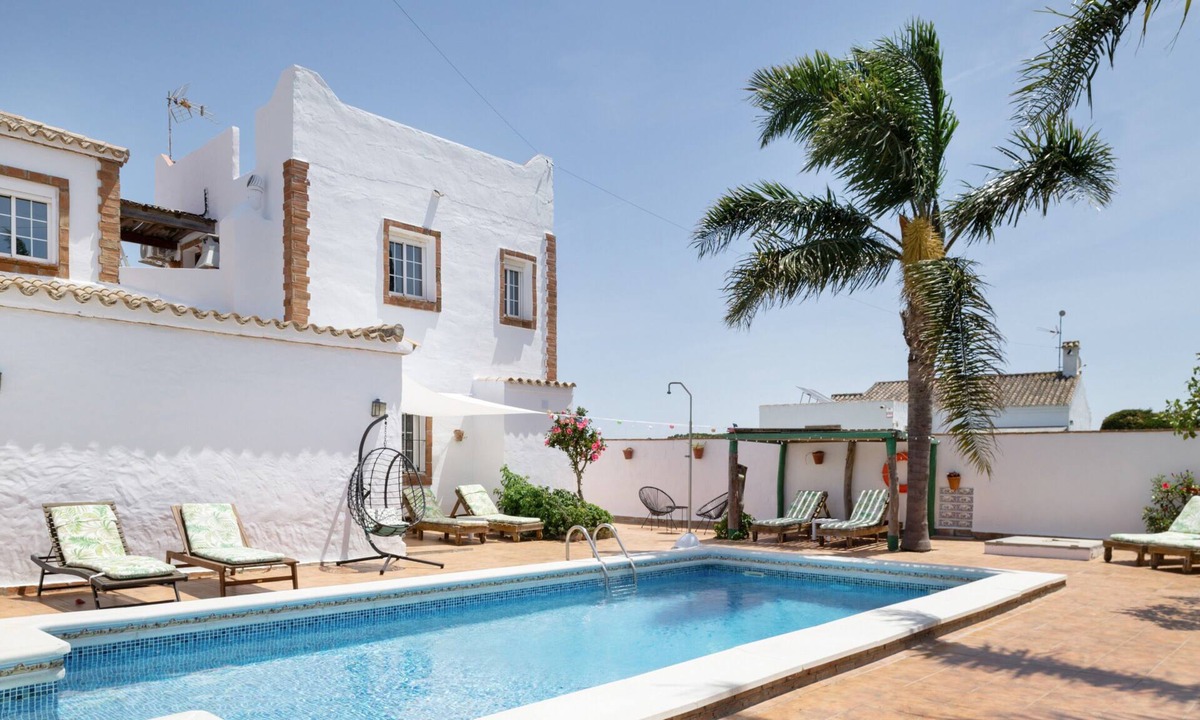Campano House | Enjoy Conil Near the Sea with Private Pool and Barbecue – Villa Mayo