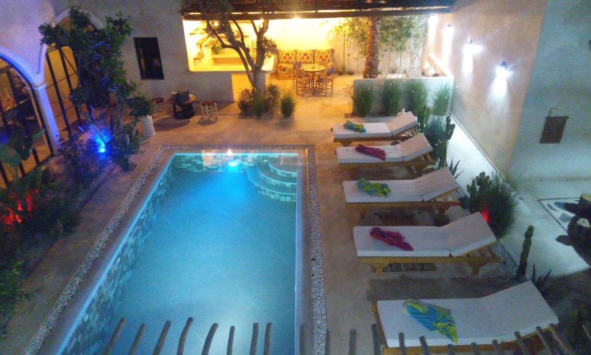 Lahebichate Villa | Escapade Zen | 6 Ch | Intimate heated pool.