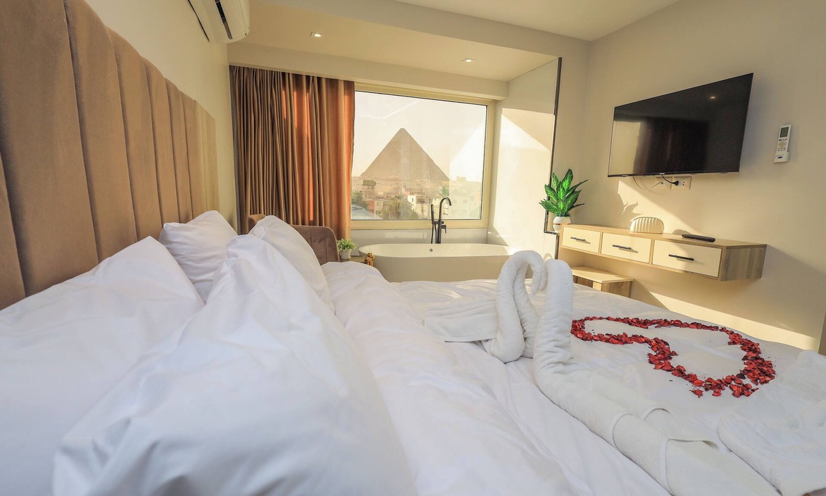 Al Haram Apartment | First Site OF Pyramids View king-Bed & Jacuzzi