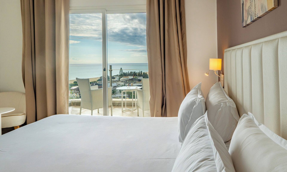 Mrezga Hotel | Golden Tulip President Hammamet