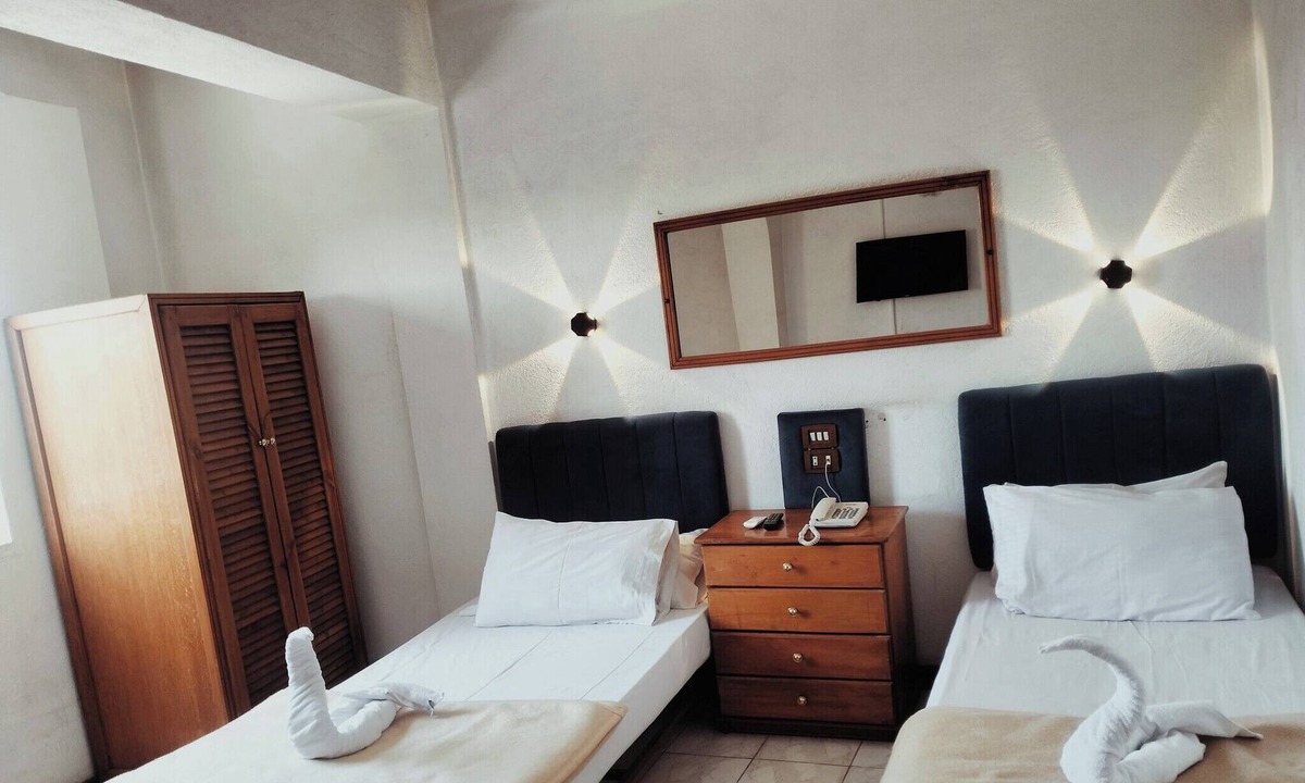 Luxor Hotel | Grand Memphis Single Room