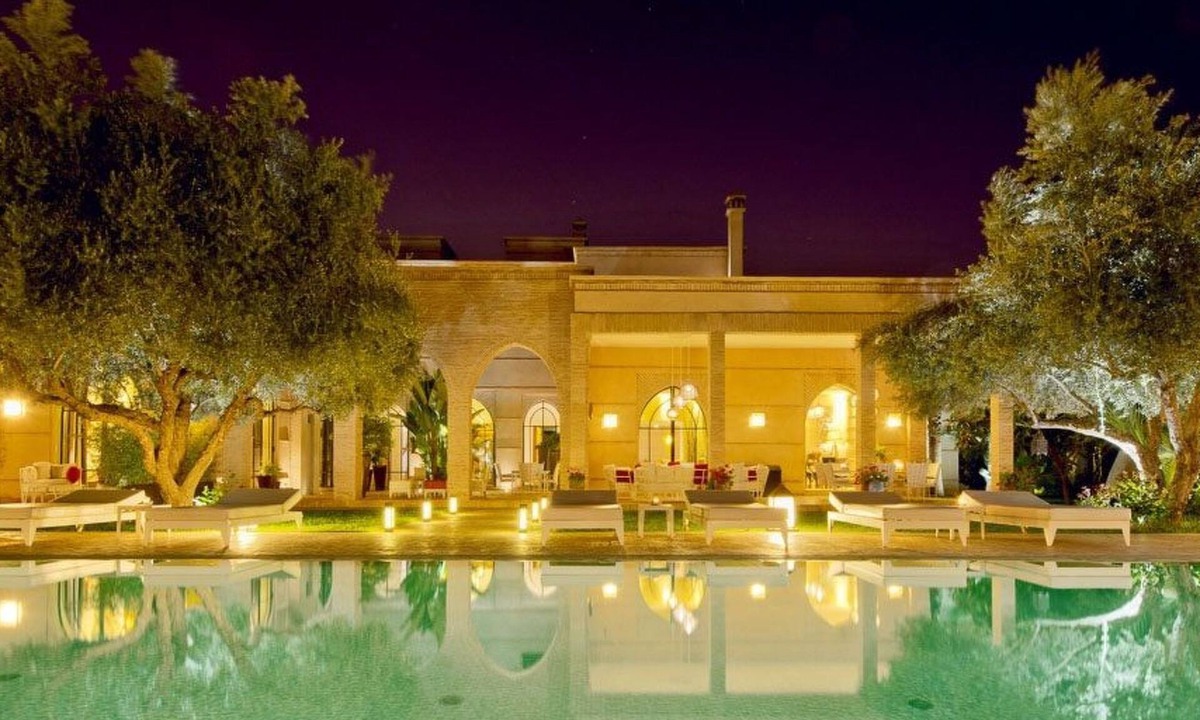 Menara House | Grandiose Villa ,5 Schlafzimmer in der Nähe des Zentrums . by Interhome