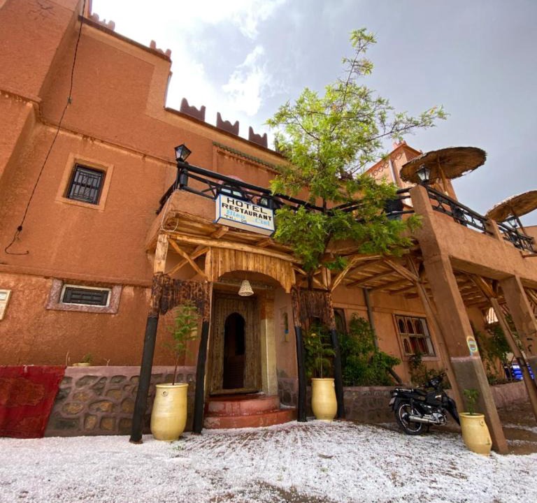 Bou Tharar Hotel | Hôtel bleu ciel