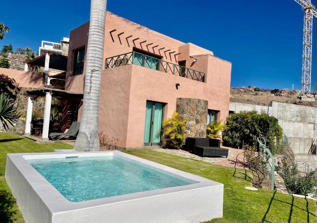 Salobre House | HomeForGuest Salobre Villa, 5pax, pool and great views