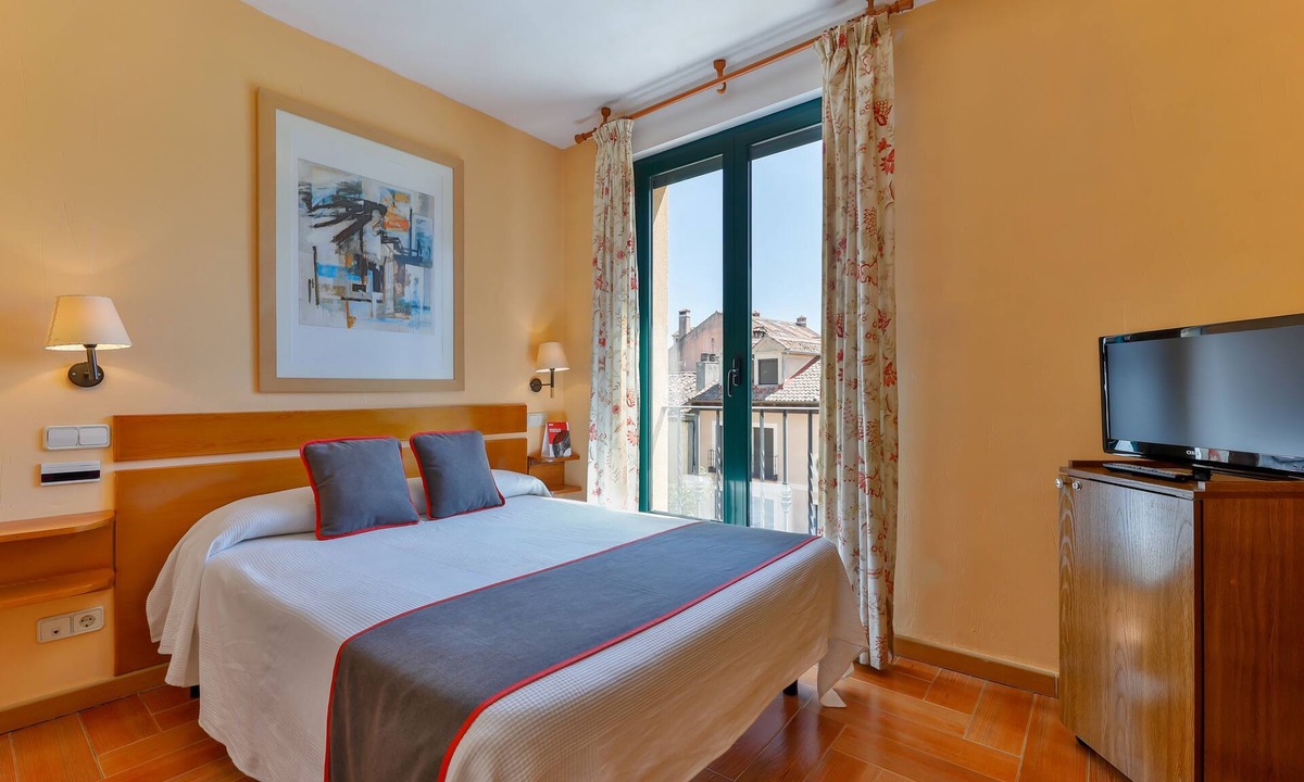 La Granja de San Ildefonso House | Hostal la Chata by Vivere Stays