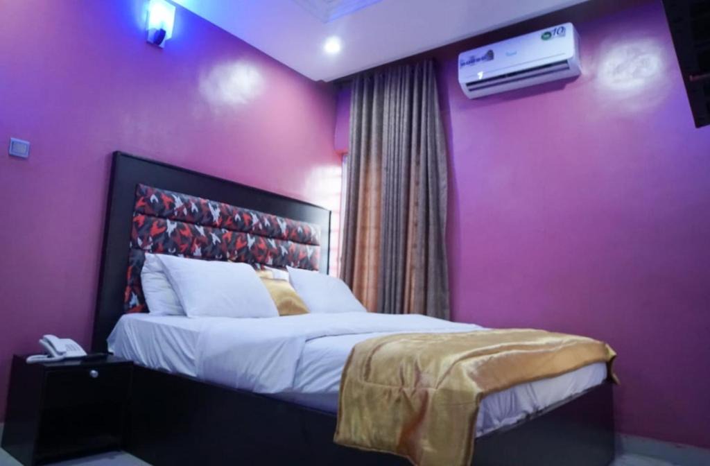 Ota Hotel | La Topik Hotel & Suites
