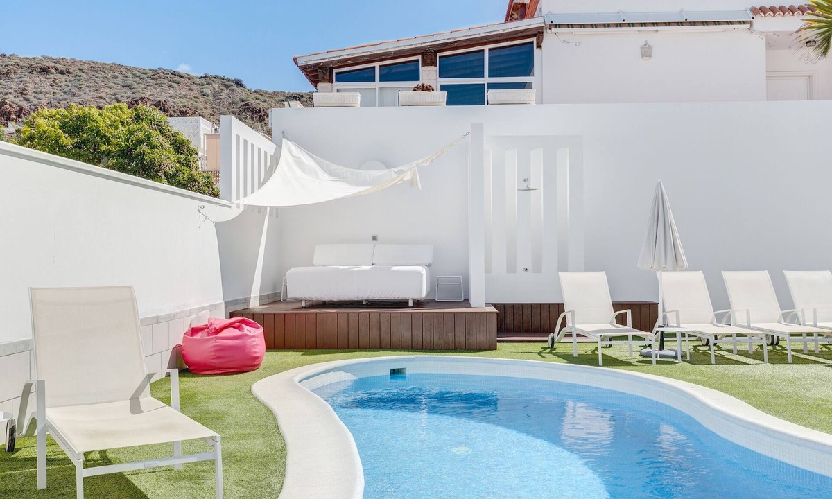 Palm-Mar Villa | LARGE DESIGN VILLA 5 BEDROOMS IN PALM MAR WITH 2 INDEPENDENT APARTMENTS