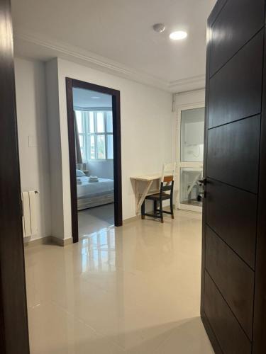 Tina Apartment | Les persiennes usées