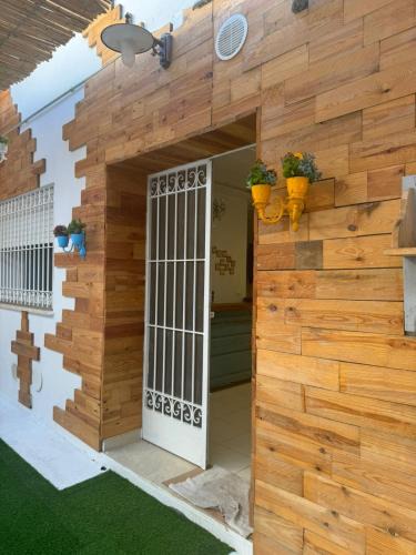 Sfax Apartment | Les portes délavées