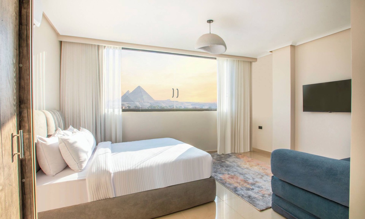 Kafrat al Jabal Apartment | Luxurious Suite Direct View on the Giza Pyramids