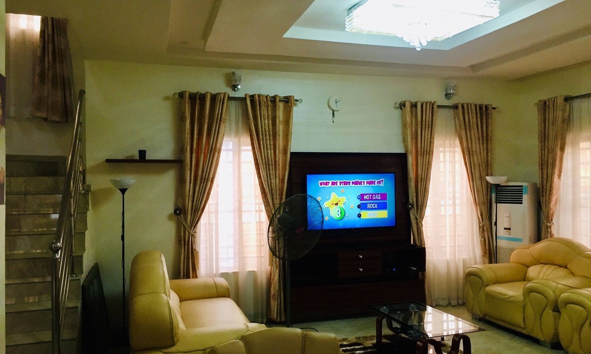 Ofin House | Luxury 4 Bedroom Apartment