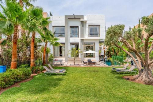 El Makina Villa | M revasion 5 bedroom villa facing golf course breakfast included