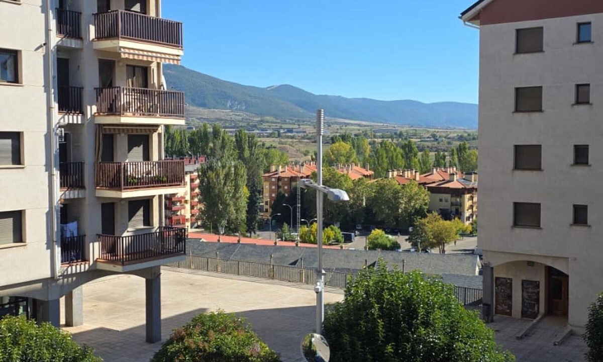Jaca Apartment | Modern Apartment in Central Jaca