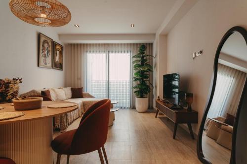Ain Zaghouen Nord Apartment | Modern Smart Home with Office, Pool, Gym and Fast WiFi - 10 min to Airport