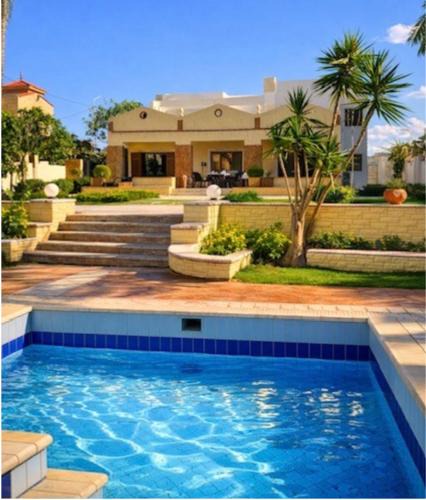 Al-'Amriyah Villa | NEW! The Diplomat - High Class - Family Villa - Private Pool - Bubble bath -new AC- Up to 10 guests - 4 Min Walk to Beach